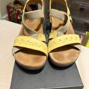 Puli Women's Lemon Sandals